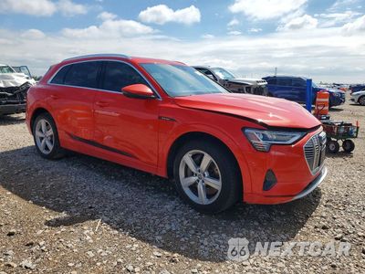 Czwarte zdjęcie samochodu z boku: 2019 AUDI E-TRON PREMIUM PLUS VIN:WA1LAAGEXKB022414 - miniatura