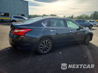 Trzecie zdjęcie samochodu z tyłu: 2017 NISSAN ALTIMA 2.5 SV VIN:1N4AL3AP7HC282730 - miniatura
