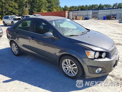 Czwarte zdjęcie samochodu z boku: 2012 CHEVROLET SONIC LT VIN:1G1JC5SH3C4207676 - miniatura
