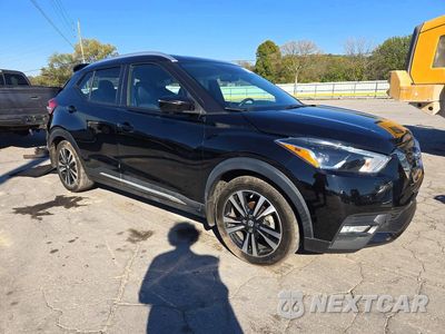 Czwarte zdjęcie samochodu z boku: 2019 NISSAN KICKS SR VIN:3N1CP5CU9KL512529 - miniatura