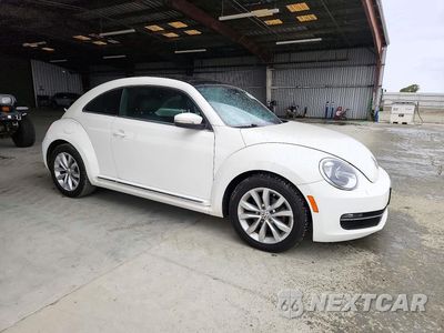 Czwarte zdjęcie samochodu z boku: 2013 VOLKSWAGEN BEETLE VIN:3VWRL7AT0DM656246 - miniatura