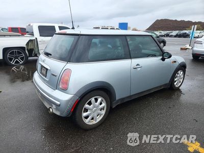 Trzecie zdjęcie samochodu z tyłu: 2004 MINI COOPER VIN:WMWRC33454TJ63100 - miniatura