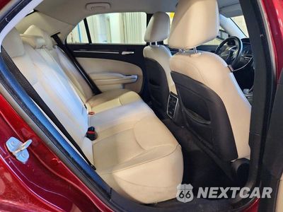 Zdjęcie 10 z 12 samochodu: 2018 CHRYSLER 300 LIMITED VIN:2C3CCAKG6JH240952 - miniatura