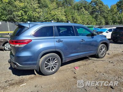 Trzecie zdjęcie samochodu z tyłu: 2017 TOYOTA HIGHLANDER XLE VIN:5TDJZRFH0HS507856 - miniatura