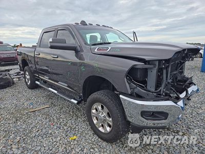 Czwarte zdjęcie samochodu z boku: 2019 RAM 2500 BIG HORN VIN:3C6UR5DJ4KG644808 - miniatura