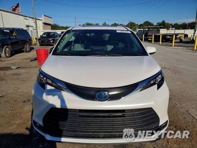 Piąte zdjęcie samochodu w środku: 2025 TOYOTA SIENNA XLE 8-PASSENGER VIN:5TDYRKEC3SS251814 - miniatura