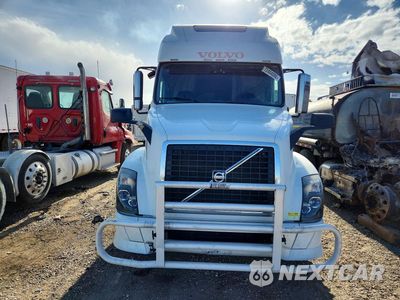 Piąte zdjęcie samochodu w środku: 2013 VOLVO VNL SEMI TRUCK VIN:4V4NC9EH5DN141269 - miniatura