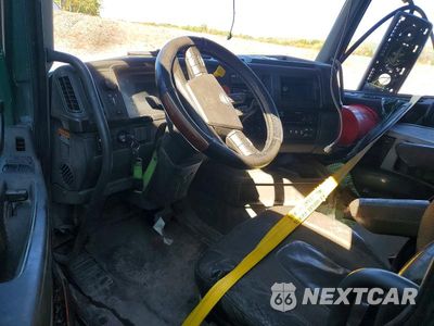 Zdjęcie 8 z 13 samochodu: 2020 VOLVO VNL SEMI TRUCK VIN:4V4NC9EJ7LN216670 - miniatura