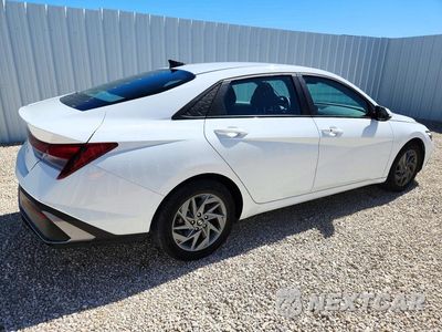 Trzecie zdjęcie samochodu z tyłu: 2024 HYUNDAI ELANTRA SEL VIN:KMHLM4DG4RU770283 - miniatura