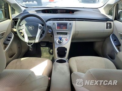 Zdjęcie 8 z 13 samochodu: 2013 TOYOTA PRIUS TWO VIN:JTDKN3DU5D1716174 - miniatura