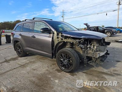 Czwarte zdjęcie samochodu z boku: 2019 TOYOTA HIGHLANDER SE VIN:5TDJZRFH8KS960291 - miniatura
