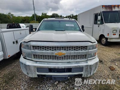Piąte zdjęcie samochodu w środku: 2019 CHEVROLET SILVERADO C3500 VIN:1GB4CVCG4KF171885 - miniatura