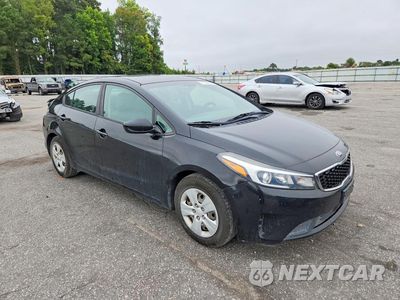 Czwarte zdjęcie samochodu z boku: 2018 KIA FORTE LX VIN:3KPFK4A79JE232273 - miniatura