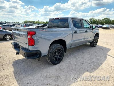 Trzecie zdjęcie samochodu z tyłu: 2024 CHEVROLET SILVERADO K1500 TRAIL BOSS CUSTOM VIN:3GCPDCEK9RG206781 - miniatura