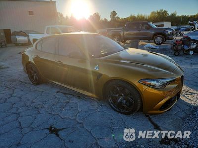 Czwarte zdjęcie samochodu z boku: 2021 ALFA ROMEO GIULIA QUADRIFOGLIO VIN:ZARFAMEV7M7650370 - miniatura