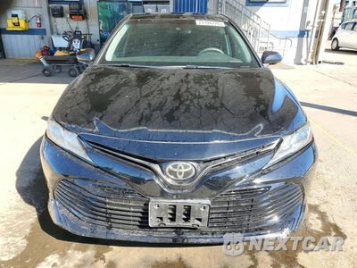 Piąte zdjęcie samochodu w środku: 2018 TOYOTA CAMRY LE VIN:4T1B11HK5JU059553 - miniatura