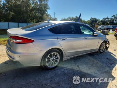 Trzecie zdjęcie samochodu z tyłu: 2019 FORD FUSION SE VIN:3FA6P0LU3KR187411 - miniatura