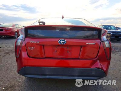 Zdjęcie 6 z 12 samochodu: 2017 TOYOTA PRIUS THREE VIN:JTDKARFUXH3527980 - miniatura