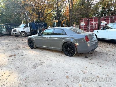 Trzecie zdjęcie samochodu z tyłu: 2019 CHRYSLER 300 S VIN:2C3CCABG7KH637281 - miniatura