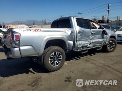 Trzecie zdjęcie samochodu z tyłu: 2022 TOYOTA TACOMA TRD SPORT VIN:3TMDZ5BN0NM127137 - miniatura