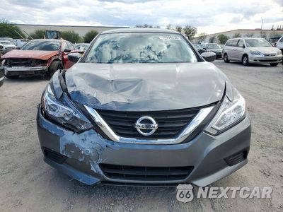 Piąte zdjęcie samochodu w środku: 2017 NISSAN ALTIMA 2.5 S VIN:1N4AL3AP3HN364510 - miniatura