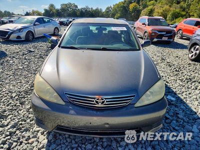 Piąte zdjęcie samochodu w środku: 2005 TOYOTA CAMRY LE VIN:4T1BE32K75U638574 - miniatura