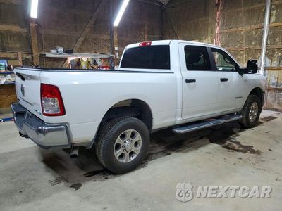 Trzecie zdjęcie samochodu z tyłu: 2024 RAM 2500 BIG HORN VIN:3C6UR5DJ6RG386589 - miniatura