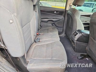 Zdjęcie 11 z 13 samochodu: 2019 KIA SORENTO LX VIN:5XYPG4A38KG544057 - miniatura