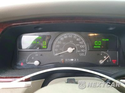 Zdjęcie 9 z 12 samochodu: 2004 LINCOLN TOWN CAR EXECUTIVE VIN:1LNHM81W54Y650714 - miniatura