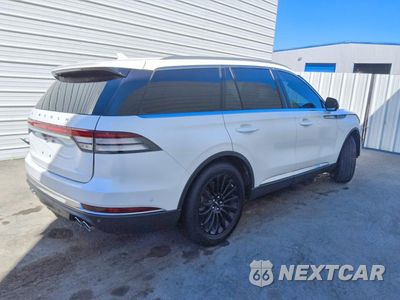 Trzecie zdjęcie samochodu z tyłu: 2020 LINCOLN AVIATOR RESERVE VIN:5LM5J7XC4LGL11009 - miniatura