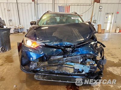 Piąte zdjęcie samochodu w środku: 2017 TOYOTA RAV4 LE VIN:JTMZFREV6HJ711304 - miniatura