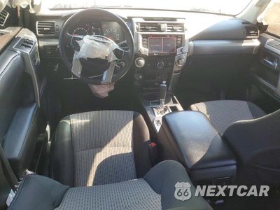 Zdjęcie 8 z 13 samochodu: 2021 TOYOTA 4RUNNER SR5 VIN:JTEEU5JR3M5238143 - miniatura