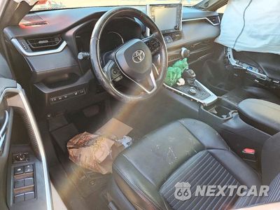 Zdjęcie 8 z 13 samochodu: 2019 TOYOTA RAV4 XSE VIN:JTMEWRFV8KD518798 - miniatura