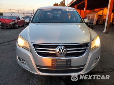Piąte zdjęcie samochodu w środku: 2011 VOLKSWAGEN TIGUAN S VIN:WVGAV7AX8BW534336 - miniatura