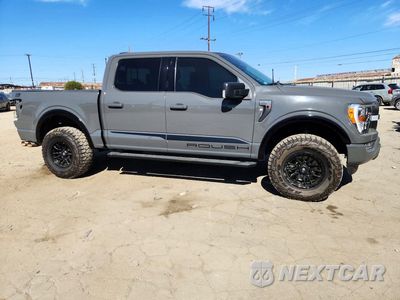 Czwarte zdjęcie samochodu z boku: 2021 FORD F150 SUPERCREW VIN:1FTFW1E54MKF09585 - miniatura