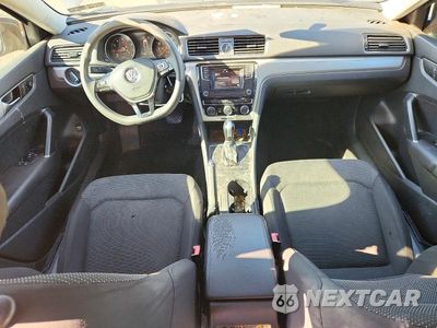 Zdjęcie 8 z 13 samochodu: 2017 VOLKSWAGEN PASSAT S VIN:1VWAT7A35HC052888 - miniatura
