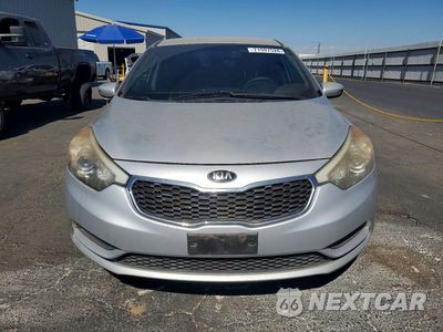 Piąte zdjęcie samochodu w środku: 2016 KIA FORTE LX VIN:KNAFK4A6XG5611887 - miniatura
