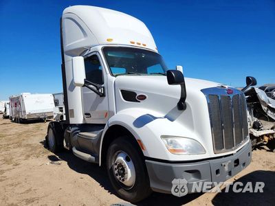 Czwarte zdjęcie samochodu z boku: 2019 PETERBILT 579 SEMI TRUCK VIN:1XPBA48X4KD478611 - miniatura