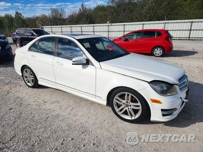 Czwarte zdjęcie samochodu z boku: 2013 MERCEDES-BENZ C 250 VIN:WDDGF4HB2DA797626 - miniatura