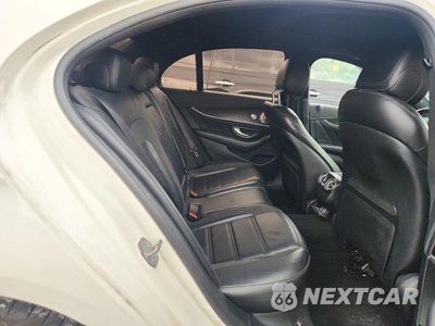 Zdjęcie 10 z 12 samochodu: 2017 MERCEDES-BENZ E 43 4MATIC AMG VIN:WDDZF6EBXHA193739 - miniatura