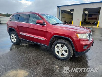 Czwarte zdjęcie samochodu z boku: 2013 JEEP GRAND CHEROKEE LAREDO VIN:1C4RJFAG8DC640576 - miniatura