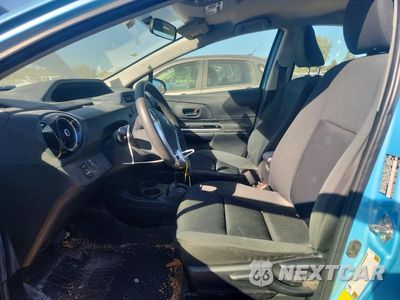 Zdjęcie 7 z 12 samochodu: 2016 TOYOTA PRIUS C TWO VIN:JTDKDTB34G1133418 - miniatura