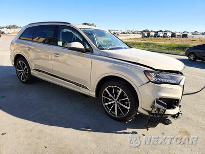 Czwarte zdjęcie samochodu z boku: 2023 AUDI Q7 PREMIUM PLUS VIN:WA1LXBF76PD027290 - miniatura