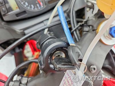 Zdjęcie 8 z 9 samochodu: 2012 HONDA CBR600 RR VIN:JH2PC4040CK500188 - miniatura
