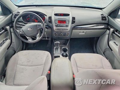 Zdjęcie 8 z 13 samochodu: 2015 KIA SORENTO LX VIN:5XYKT3A64FG555671 - miniatura
