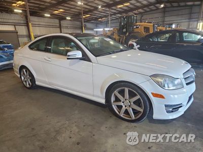 Czwarte zdjęcie samochodu z boku: 2013 MERCEDES-BENZ C 250 VIN:WDDGJ4HB8DF989196 - miniatura