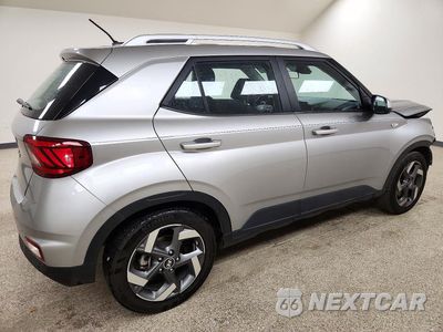 Trzecie zdjęcie samochodu z tyłu: 2023 HYUNDAI VENUE SEL VIN:KMHRC8A36PU246667 - miniatura