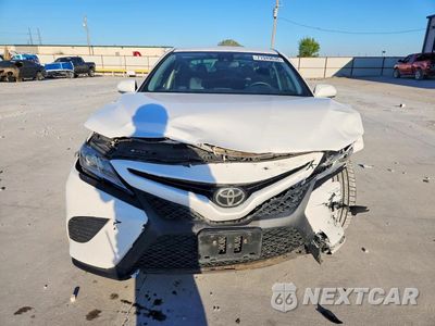 Piąte zdjęcie samochodu w środku: 2018 TOYOTA CAMRY SE VIN:4T1B11HK6JU037299 - miniatura