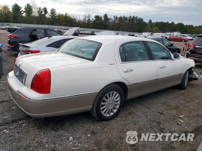 Trzecie zdjęcie samochodu z tyłu: 2003 LINCOLN TOWN CAR SIGNATURE VIN:1LNHM82W43Y643251 - miniatura