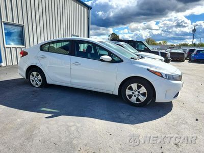 Czwarte zdjęcie samochodu z boku: 2018 KIA FORTE LX VIN:3KPFK4A72JE205626 - miniatura